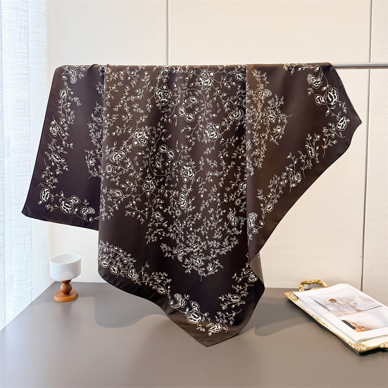 Sciarpa quadrata vintage di lu - Ascot Neck Scarf recensione e prezzo