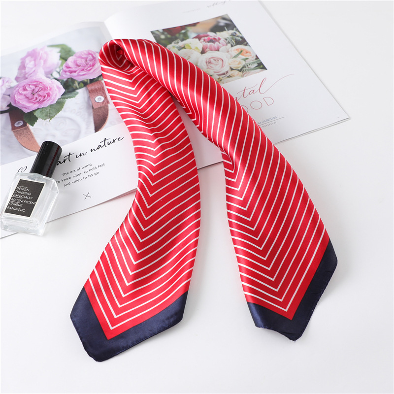 Foulard Quadrato di Lusso in S - Silk Tie Striped recensione e prezzo