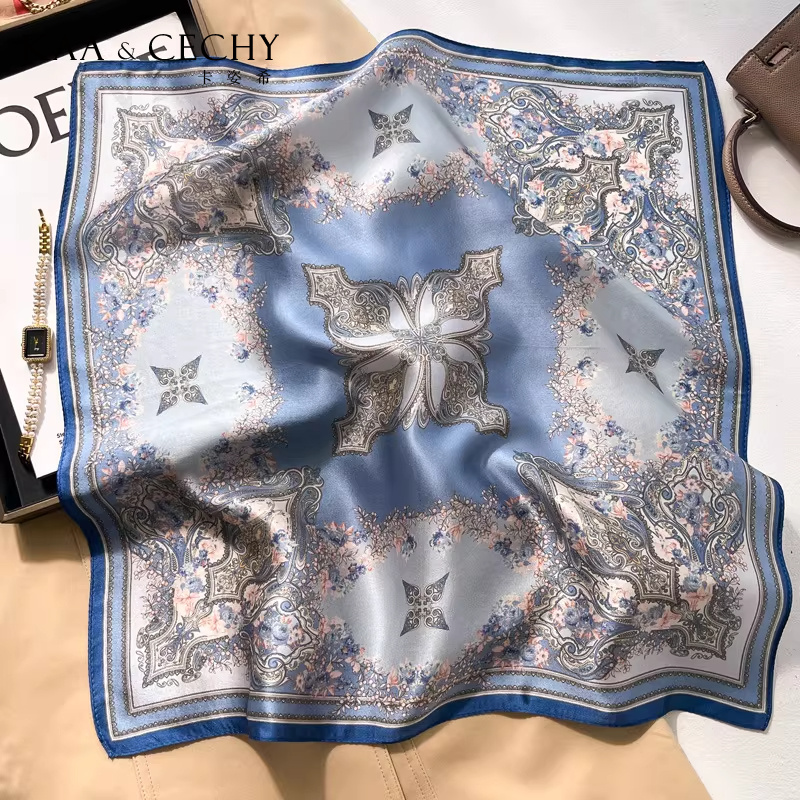 Foulard Quadrato in Seta di Ge - Ascot Neck Scarf recensione e prezzo